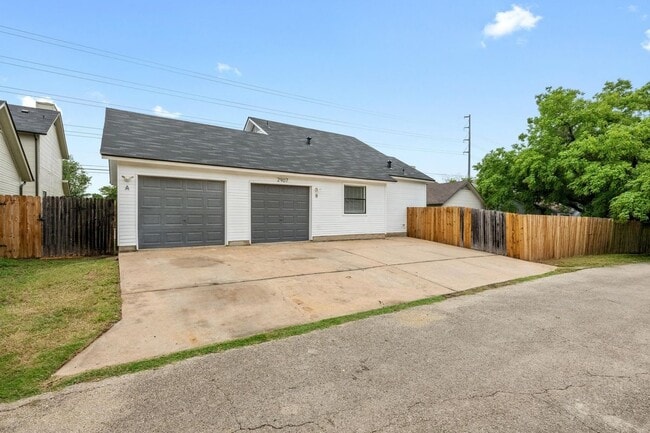 Building Photo - 2907 W Slaughter Ln