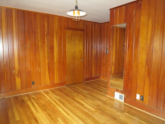 Building Photo - 113 Wedgefield Ave