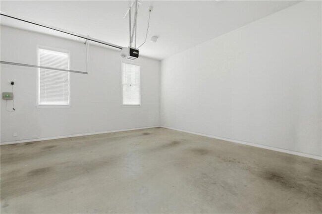 Building Photo - 3561 Carriage Glen Way