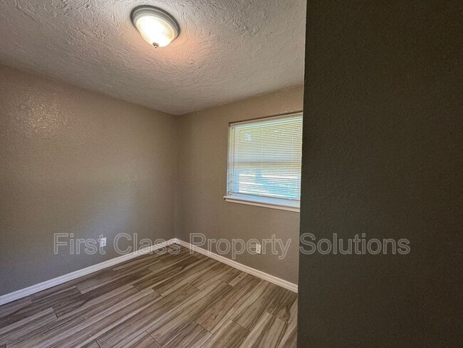 Building Photo - 3524 Hillside Dr