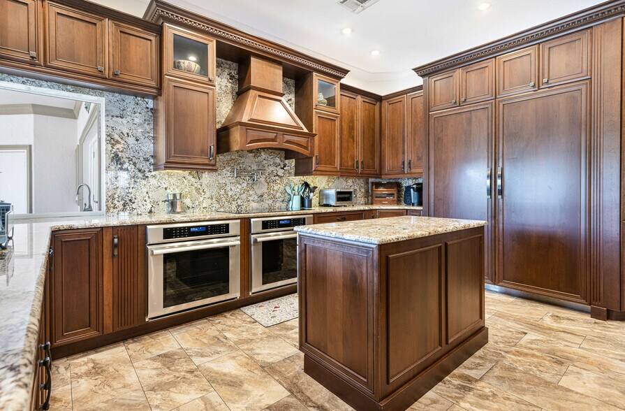 Building Photo - 842 Miramar Ct