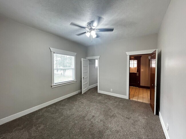 Building Photo - Elegant 3 Bed, 2 Bath Home in Spokane!