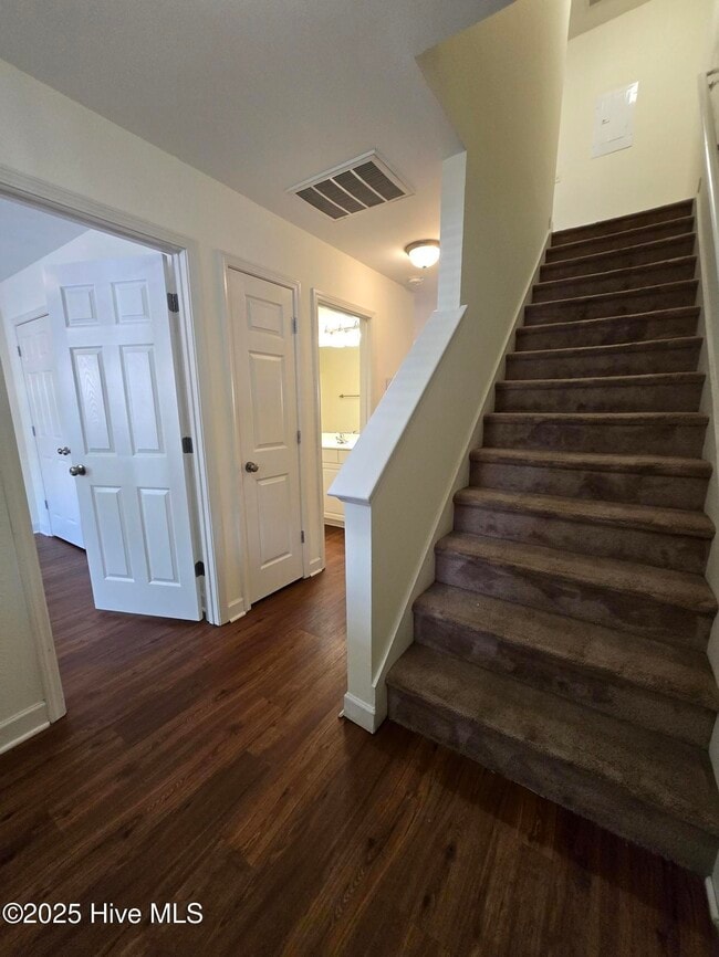 Building Photo - 208 Durango Pl