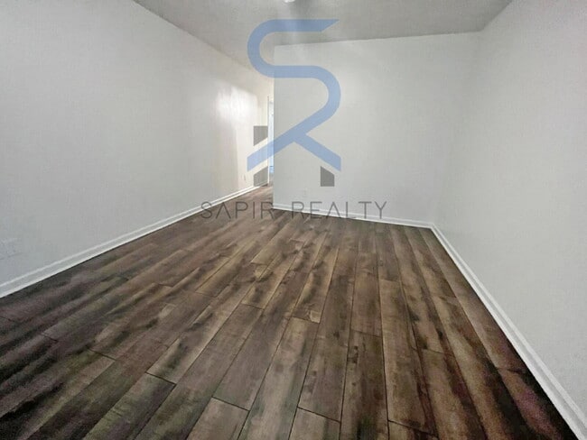 Building Photo - 5802 Trent Walk Dr
