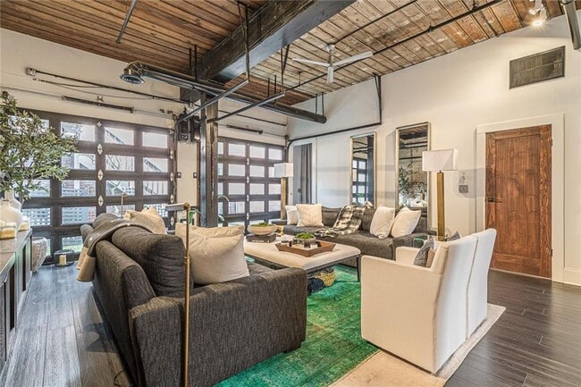 Building Photo - 320 Peters St SW