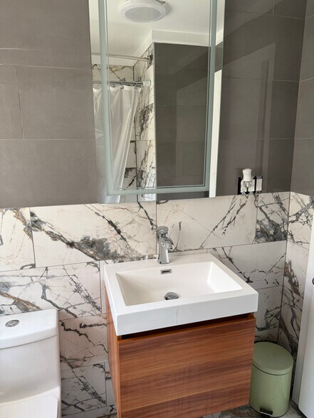 Building Photo - 153 Oakcliff Ct NW