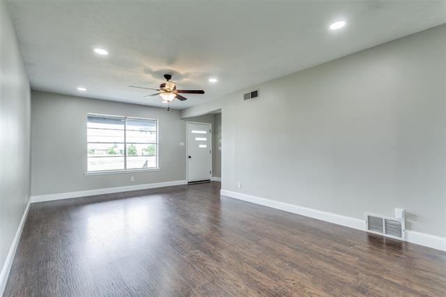 Building Photo - 925 W Lucas Rd