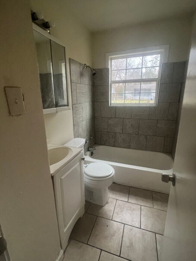 Building Photo - Home for Rent $1000