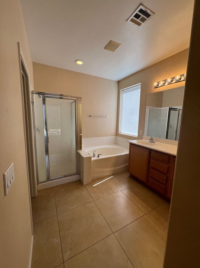 Building Photo - COVENTRY ANTHEM SINGLE STORY HOME!!