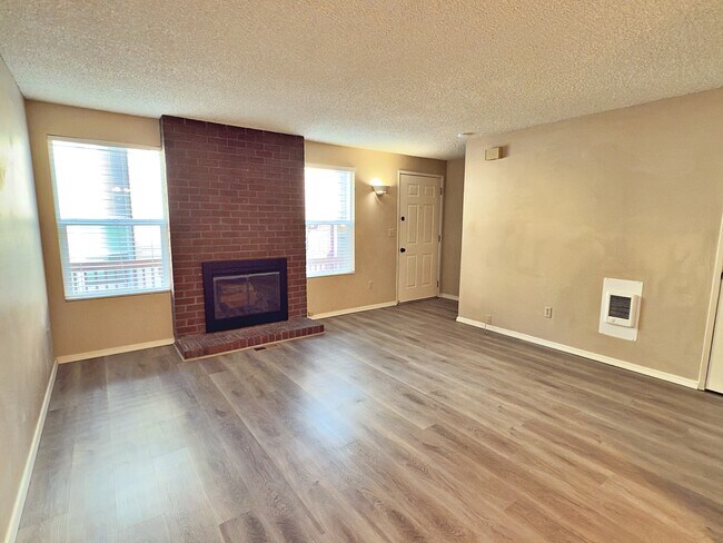 Building Photo - 3610 S Kelly Ave