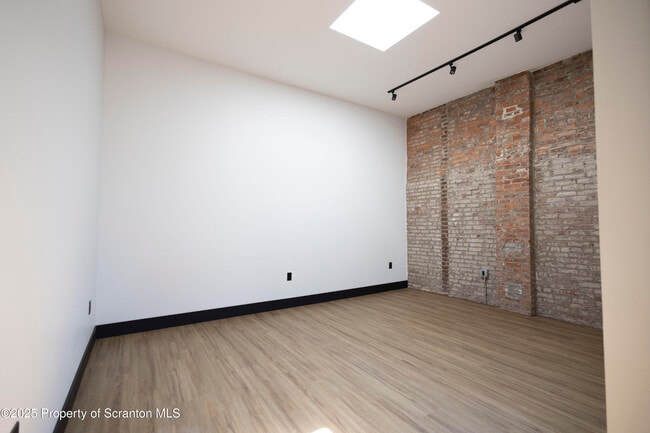 Building Photo - 117 Penn Ave