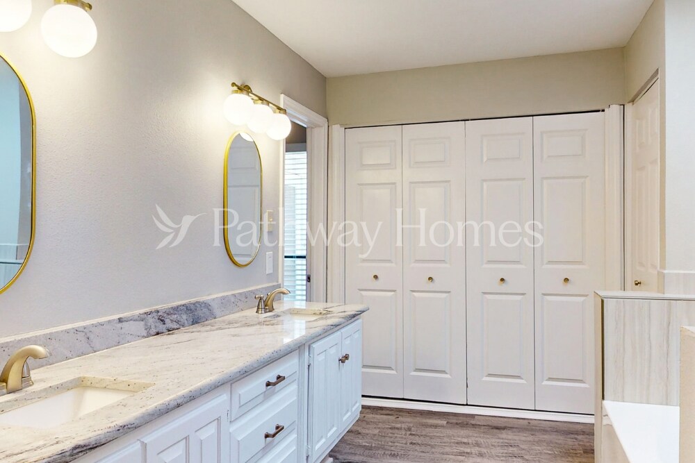 Building Photo - 608 Westway Dr