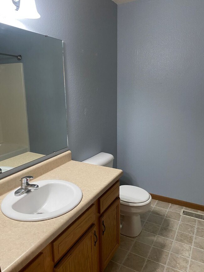 Building Photo - 16758 Huntington Ln