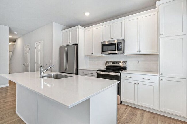 Building Photo - Move-In Special: Get ONE MONTH FREE on your first full month of rent when you sign a lease by May...