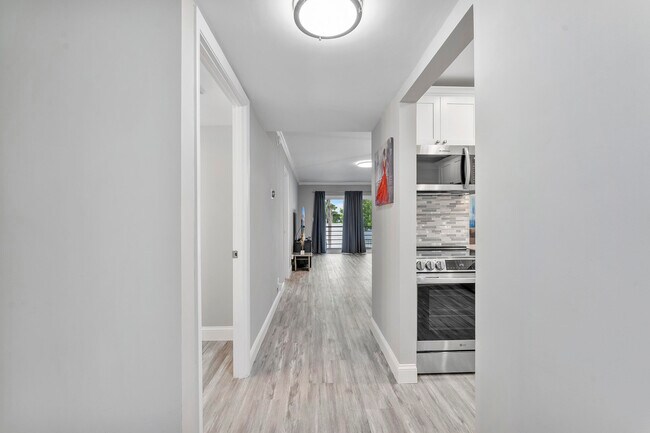Building Photo - 118 Lake Constance Dr