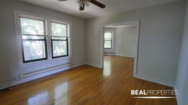Building Photo - 2 bedroom in CHICAGO IL 60657