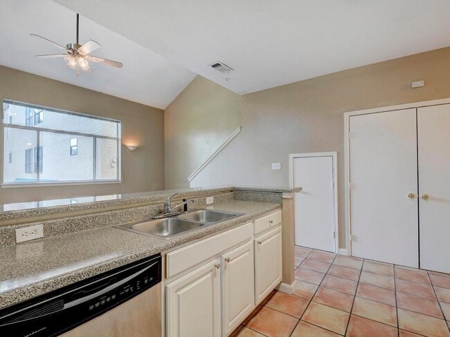 Building Photo - 2502 Leon St