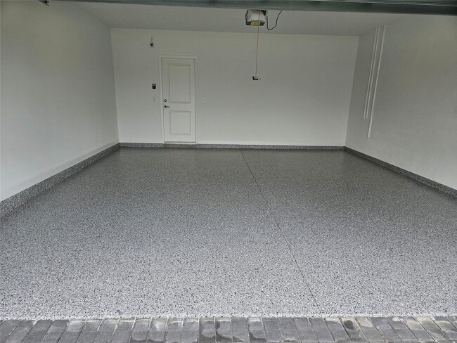 Building Photo - 19672 WHISPERING CREEK Rd