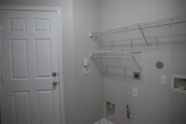 Building Photo - 2843 Sandberry Dr