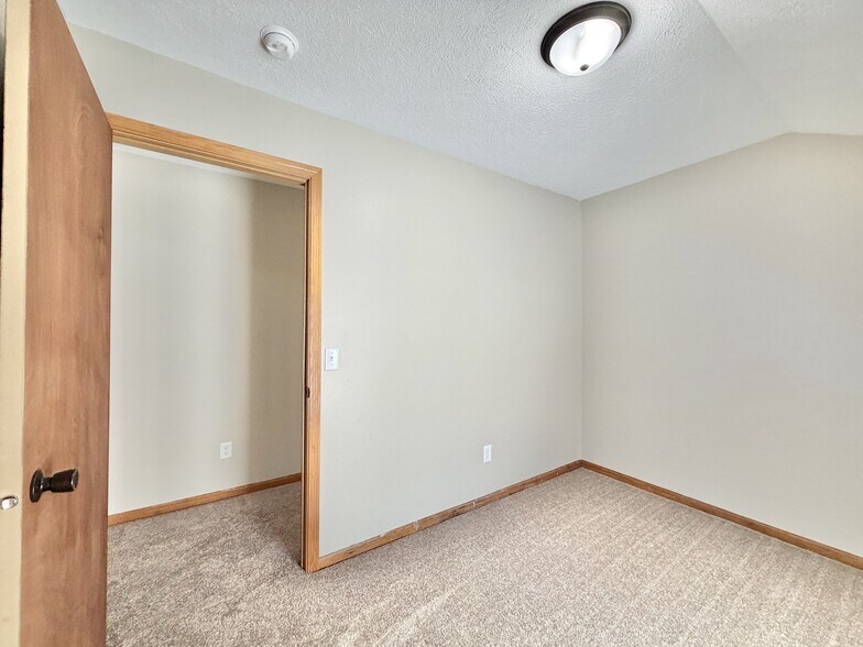 Building Photo - 612 Cherry St