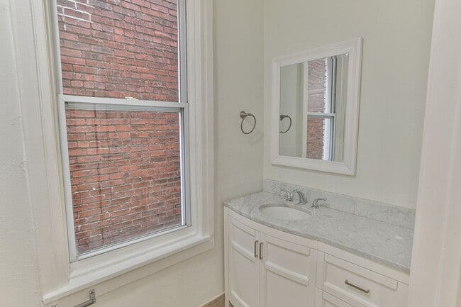 Building Photo - 4 Bedroom Single Family Home on Susquehann...
