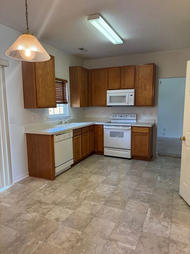 Building Photo - Wonderful 4 bedroom Home in Orchard Farms