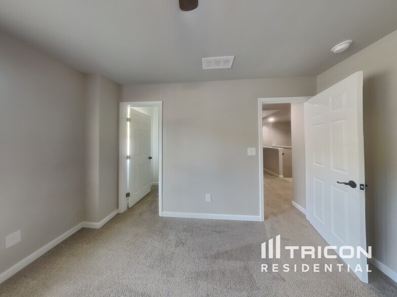 Building Photo - 115 Glenview Dr