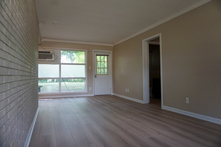 Building Photo - 2435 Ardmore Ave