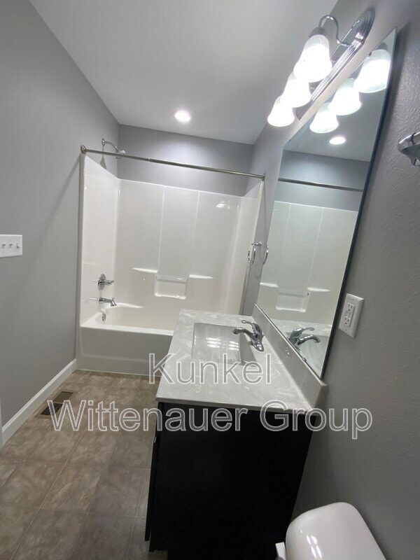 Building Photo - 7024 Milburn Estates Dr