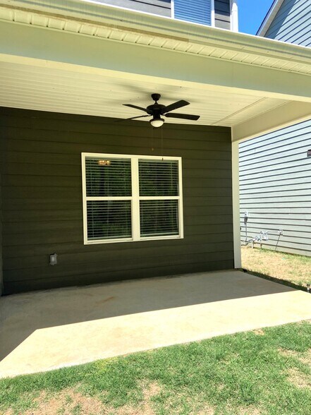 Building Photo - 252 Chelsea Park Cir