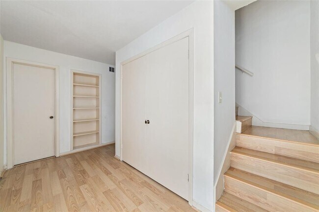 Building Photo - 6201 Ranchester Dr