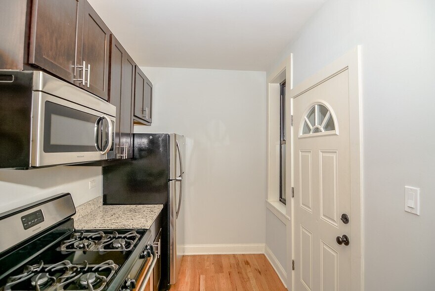 Building Photo - 4110 N Ashland Ave