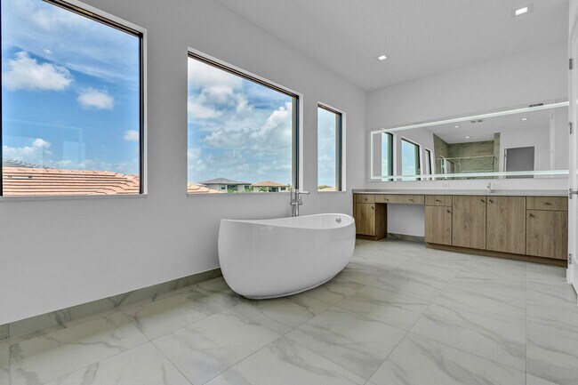 Building Photo - 9523 Riverside Pk Dr