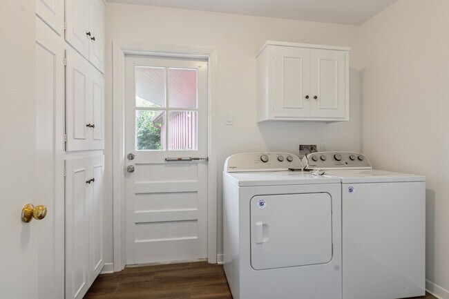 Building Photo - 5647 Lymbar Dr