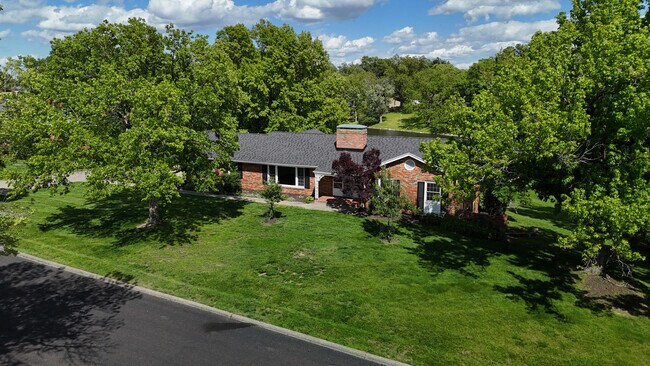 Building Photo - 1022 Queen Ann Dr