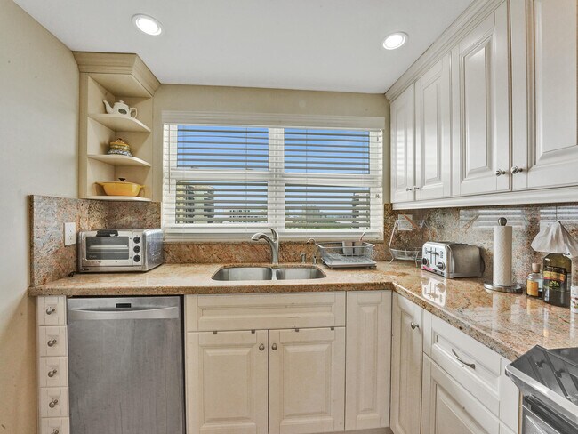 Building Photo - 3300 S Ocean Blvd