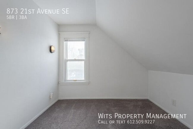 Building Photo - 873 21st Ave SE