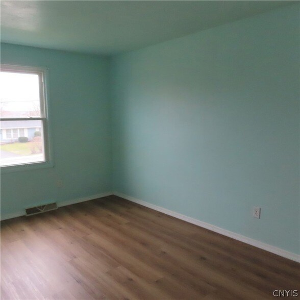 Building Photo - 5265 Jamesville Rd