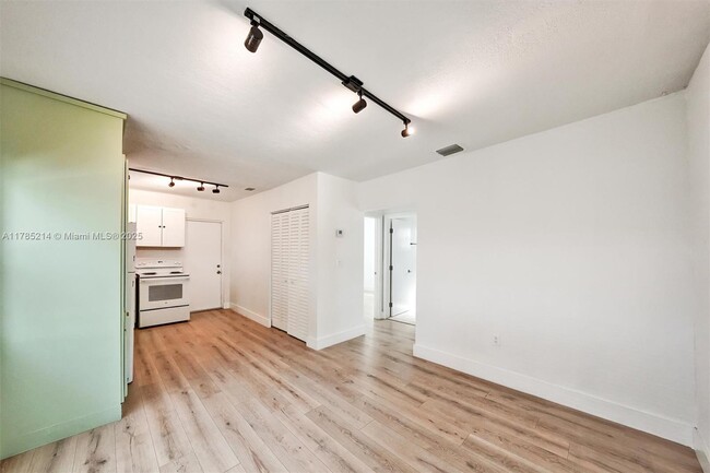 Building Photo - 1411 SW 3rd St