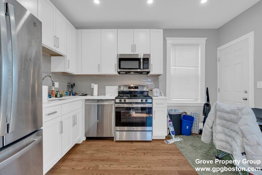 Building Photo - 65 Harvest St