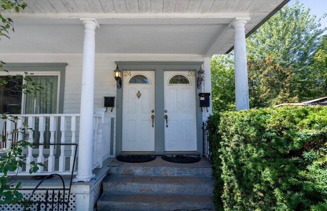 Building Photo - 24 Jane St