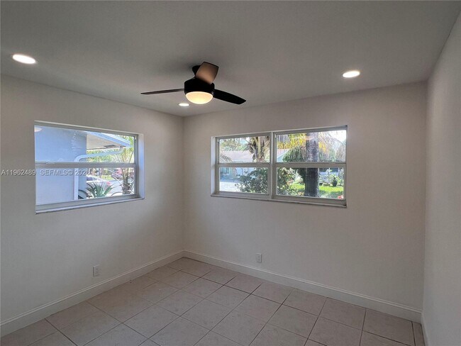 Building Photo - 7313 NW 57th Ct