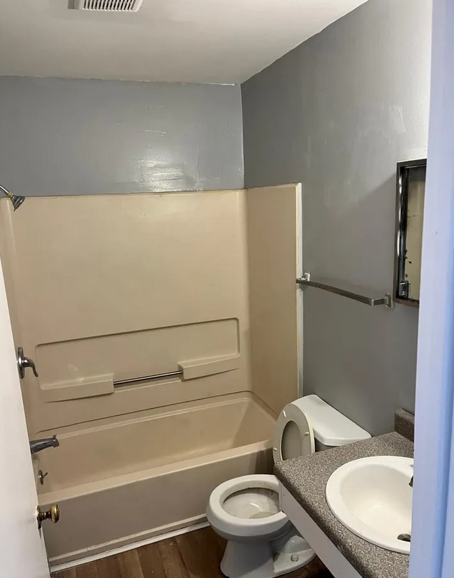 Building Photo - Spacious 3-Bed, 1-Bath Rental in Flint