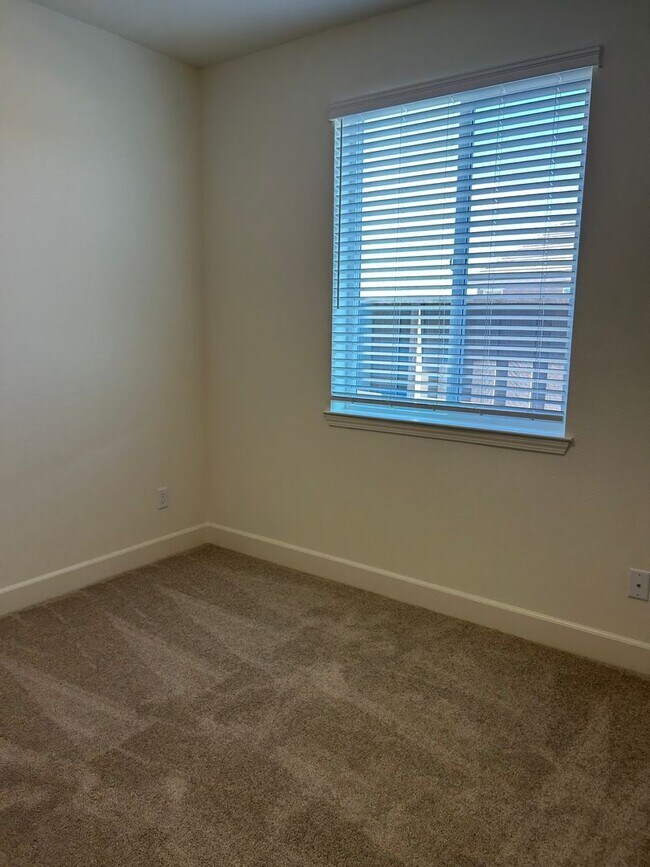 Building Photo - NEW HOME