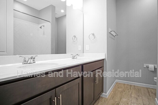 Building Photo - 183 Arlington Square Ct