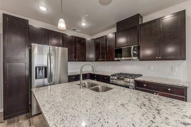 Building Photo - Castle pines 3 bed / 3 bath townhome for rent