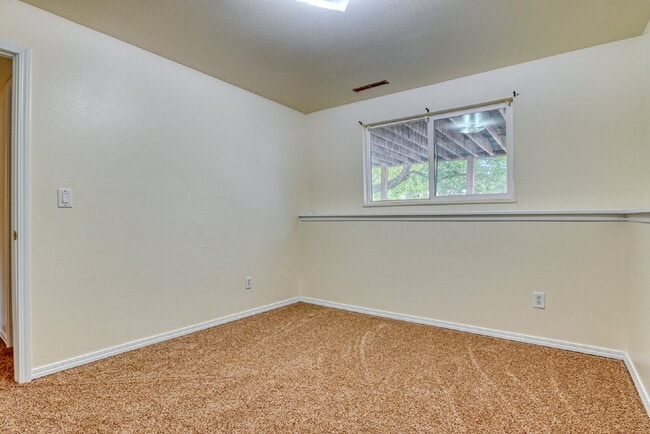 Building Photo - Fantastic Home In Village Seven For Rent