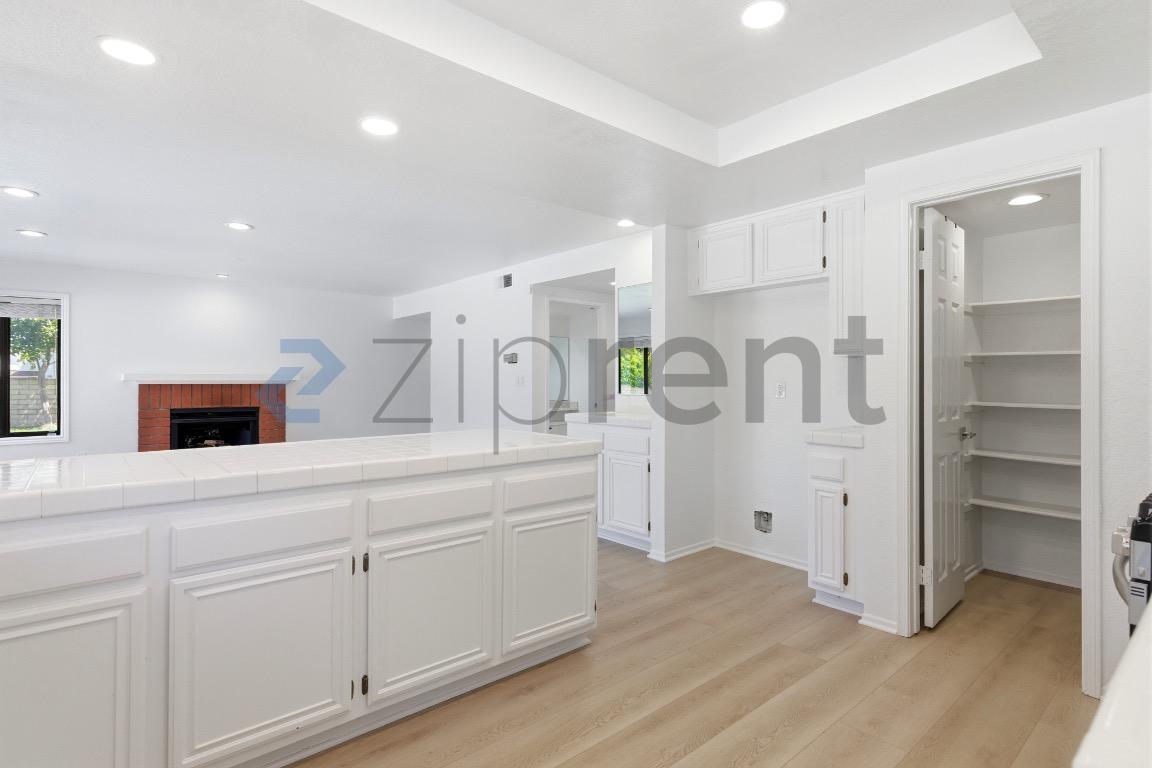 Building Photo - 6863 De Grazia Rd
