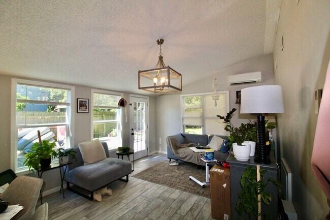 Building Photo - 352 Sailfish Dr