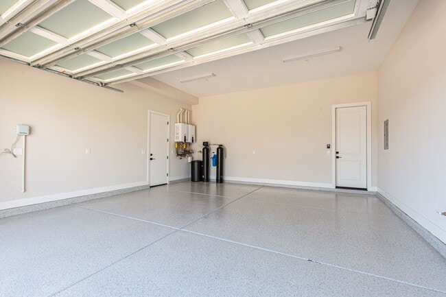 Building Photo - Stunning modern luxury home located in prestigious guard-gated Summerlin community of Ascension